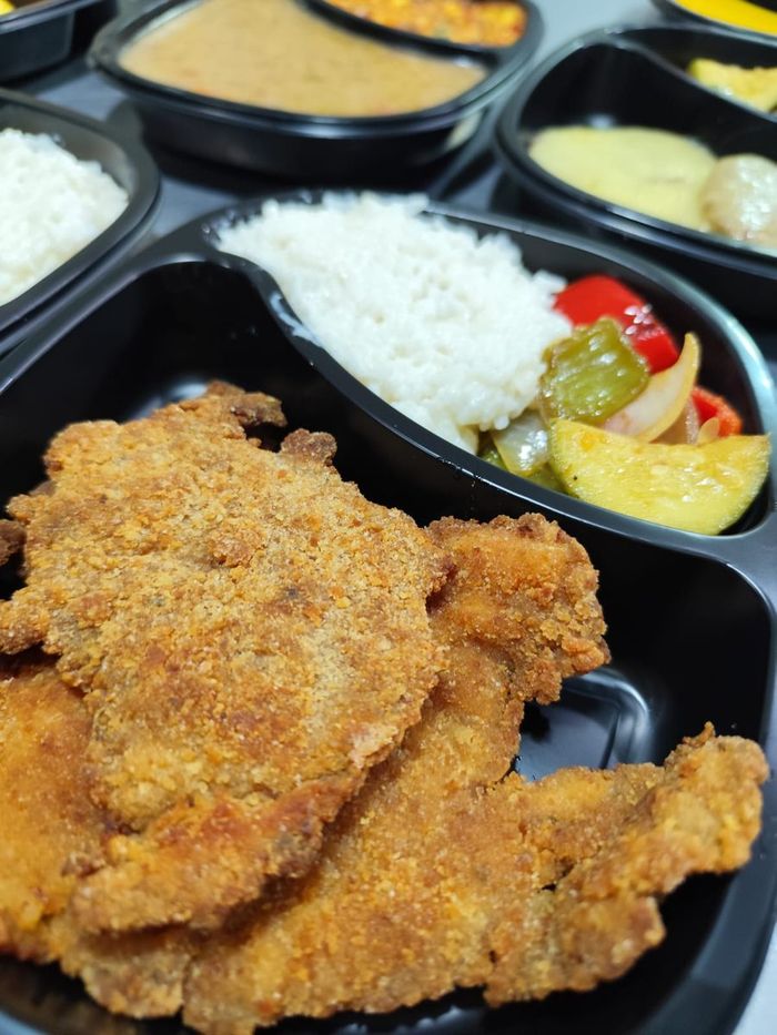 Viandas de milanesa con arroz y verduras